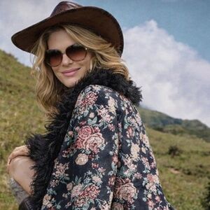 Meet your Posher, Carrie